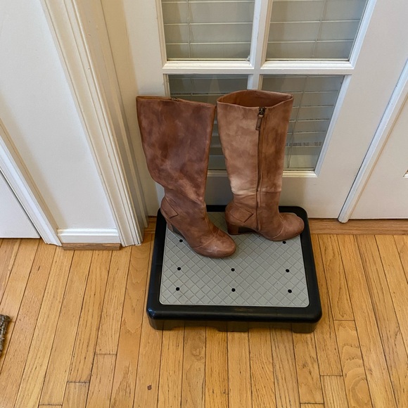 Cute Wedge Tan Leather Boots - Picture 10 of 12